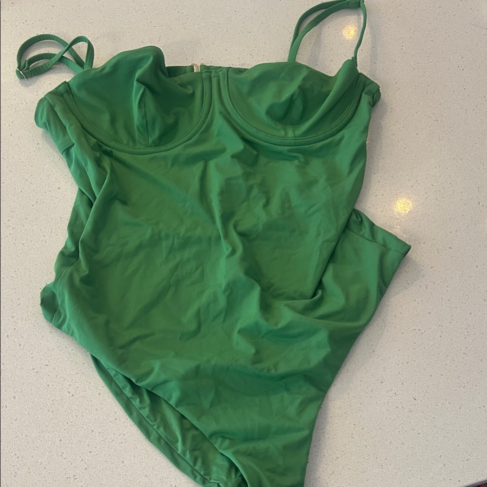 WeWoreWhat Green Sleeveless Bustier one piece swim suit
